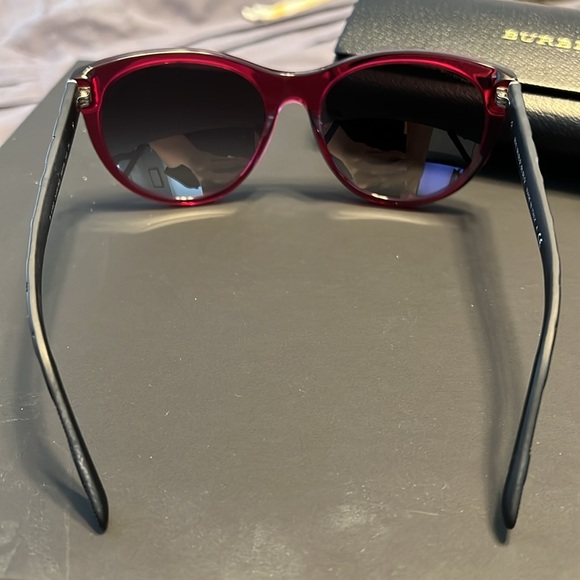 Burberry Sunglasses with Original Case - Picture 4 of 7